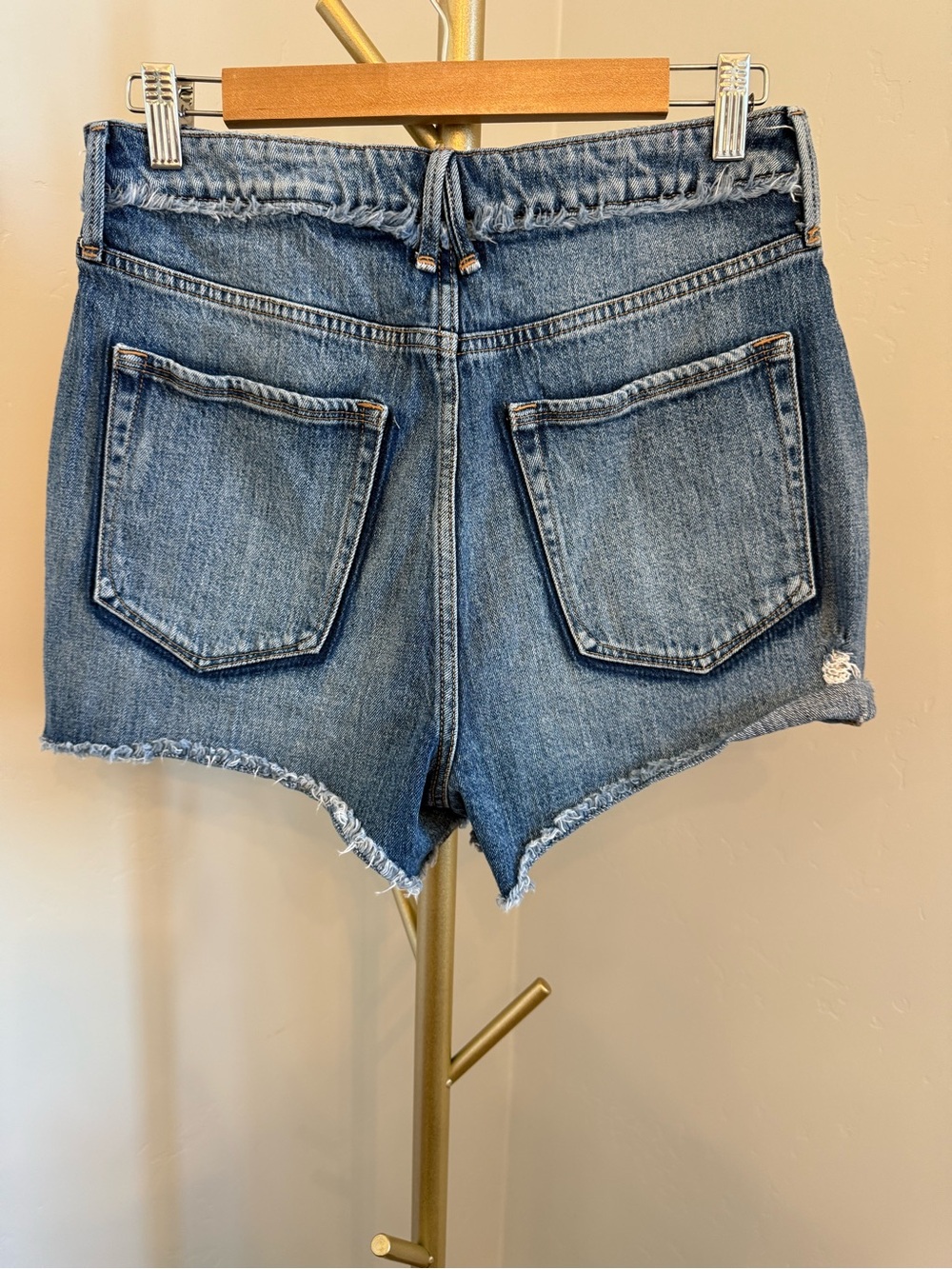Good American Size 10/30 High Rise Denim Shorts Raw Hem Button Fly - Picture 9 of 9